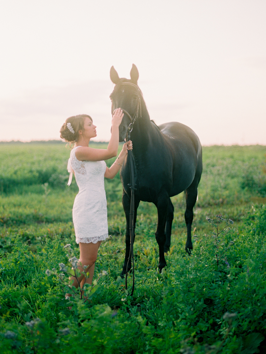 Rustic wedding with horses and owl in Dobromysli Film