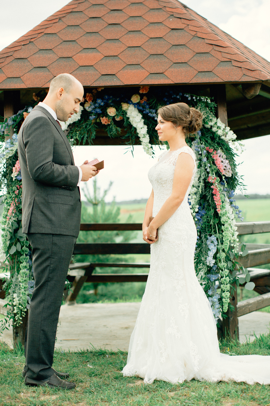 Rustic wedding with horses and owl in Dobromysli Film