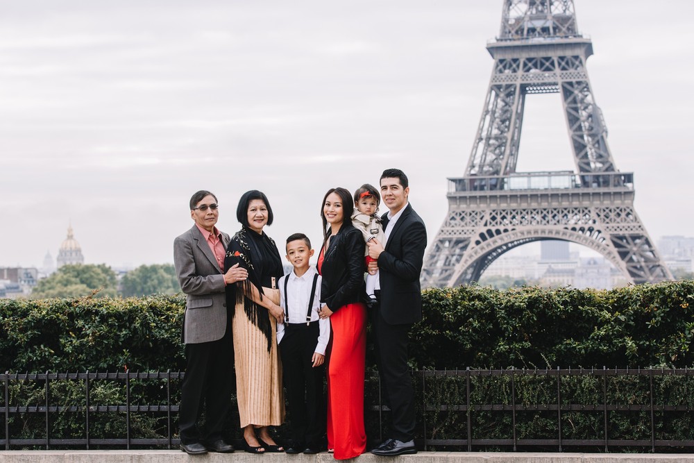 Paris Family Photo Shoot With Eiffel Tower