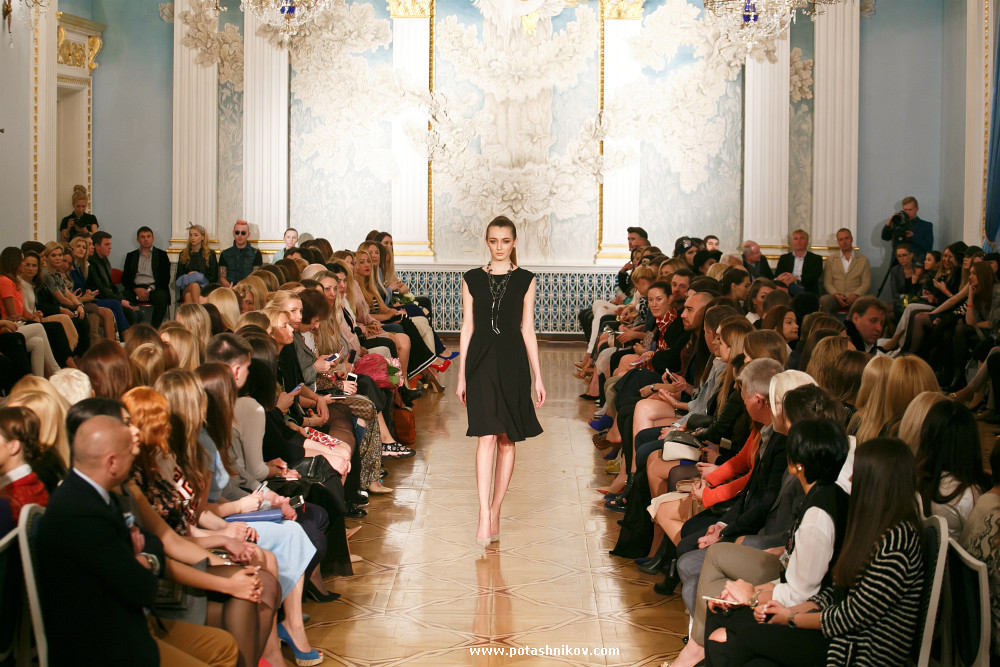 FASHION WEEK
