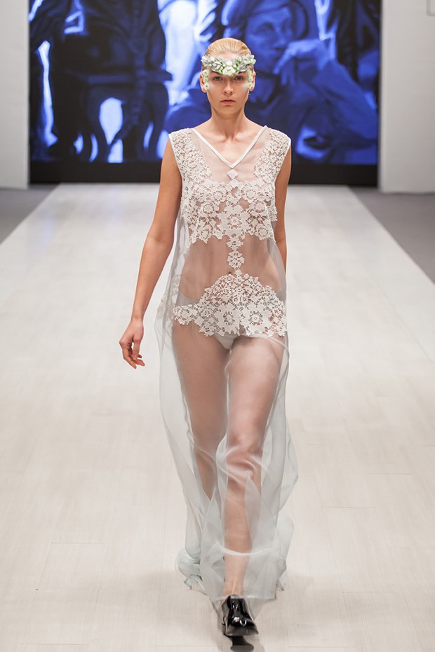FASHION WEEK