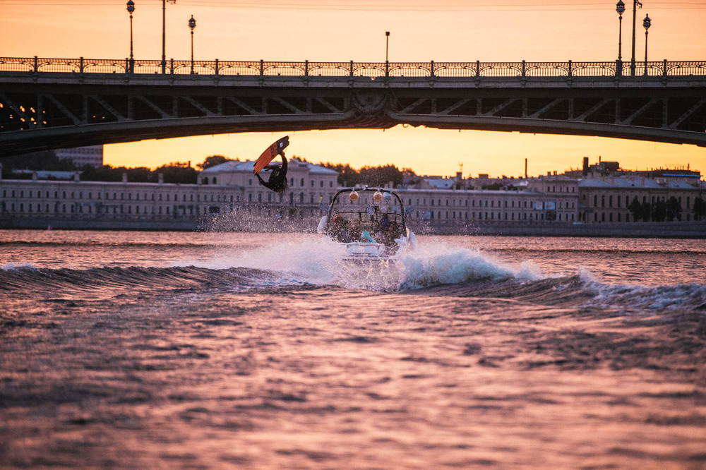 Night wakeboarding in Saint Petersburg for SanDisk