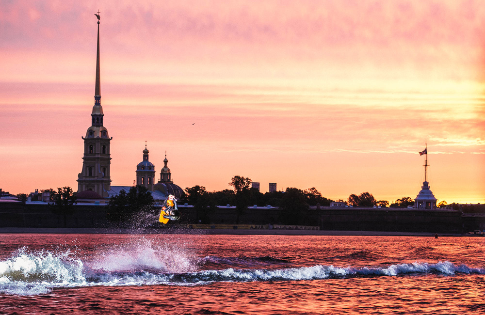 Night wakeboarding in Saint Petersburg for SanDisk