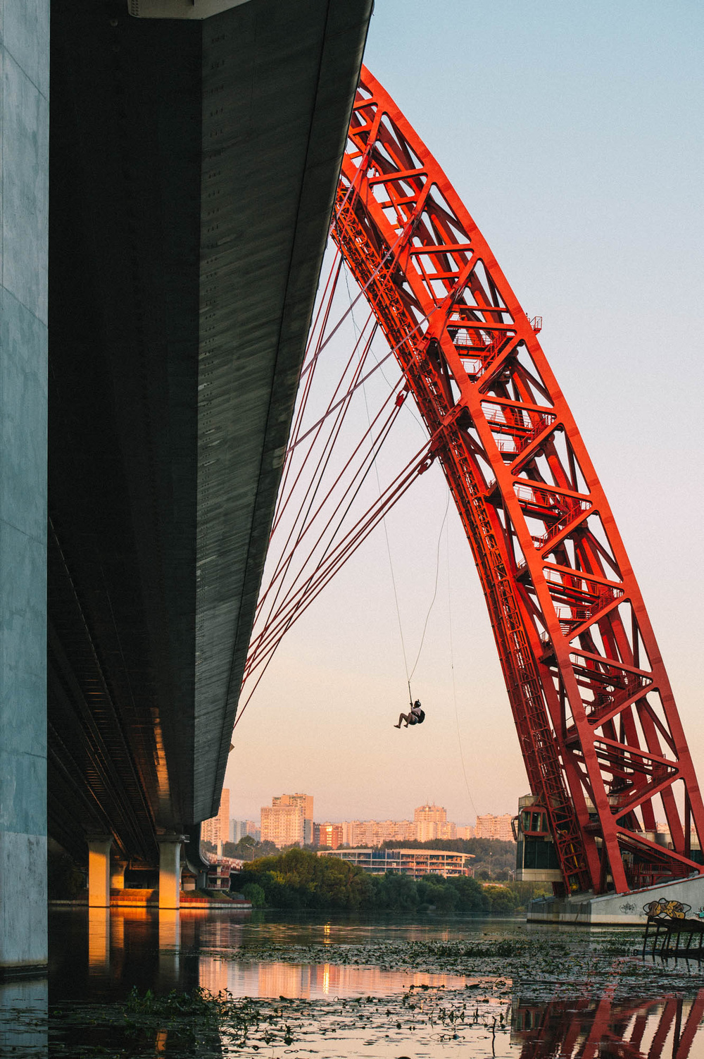 Rope jumping from Zhivopisny bridge, Moscow 2014