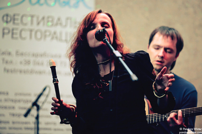Маша и Медведи, аккустика @ Диван, Киев, 2011-06-19