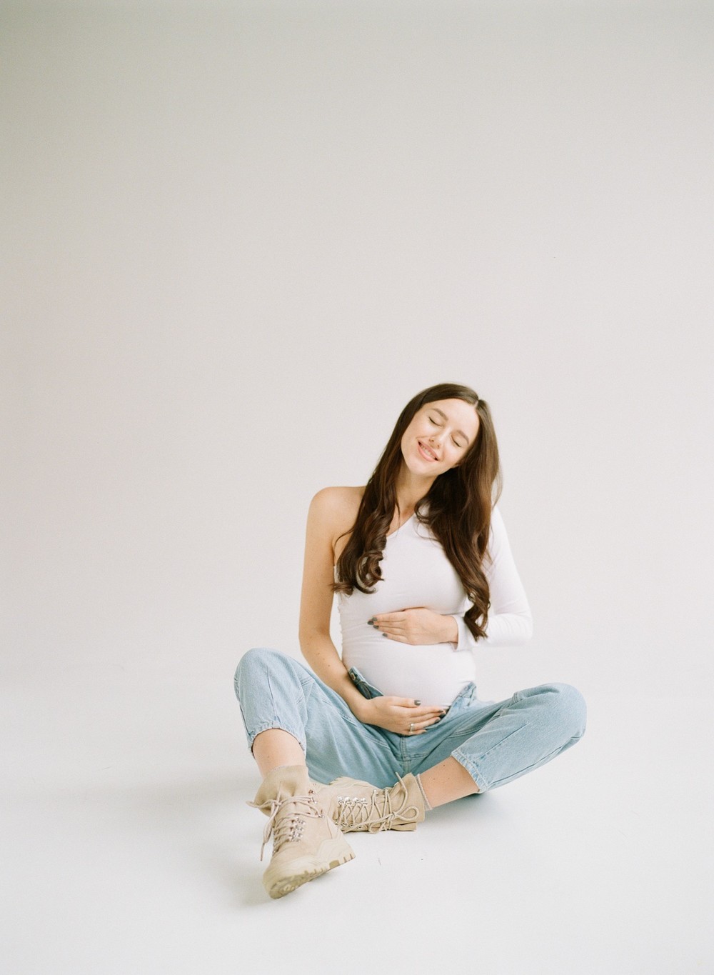 Alina Frendiy pregnancy photoshoot