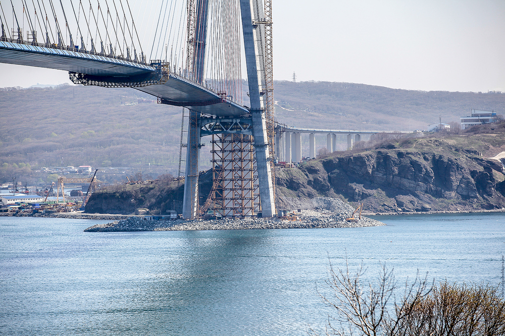 Владивосток. Строительство моста на о.Русский.2012