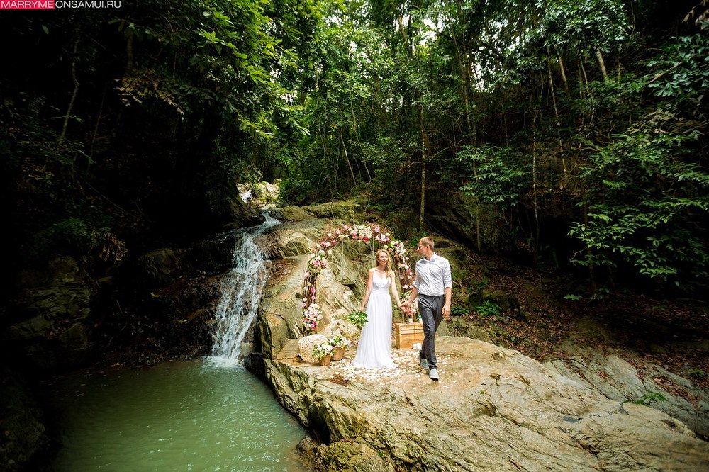 Свадьба на водопаде