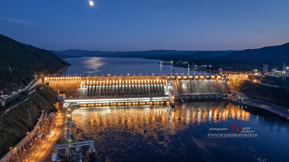 аэросъёмка квадрокоптер съемка с дрона Красноярск Енисей плотина ГЭС  ночь гидроэлектростанция 