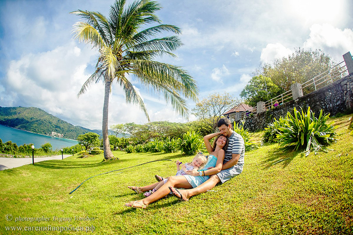 семейная детская фотосессия фотограф Пхукет phuket пляж море песок пальмы Таиланд смотровая