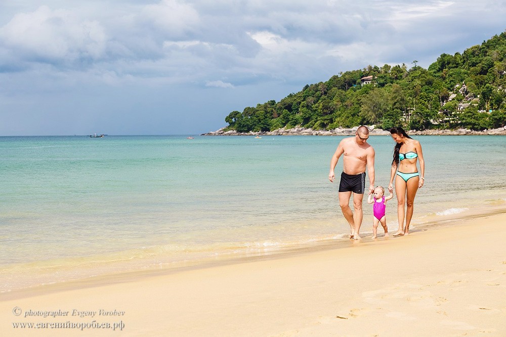 семейная фотосессия на Пхукете фотограф phuket на пляже Карон Ката Найхарн