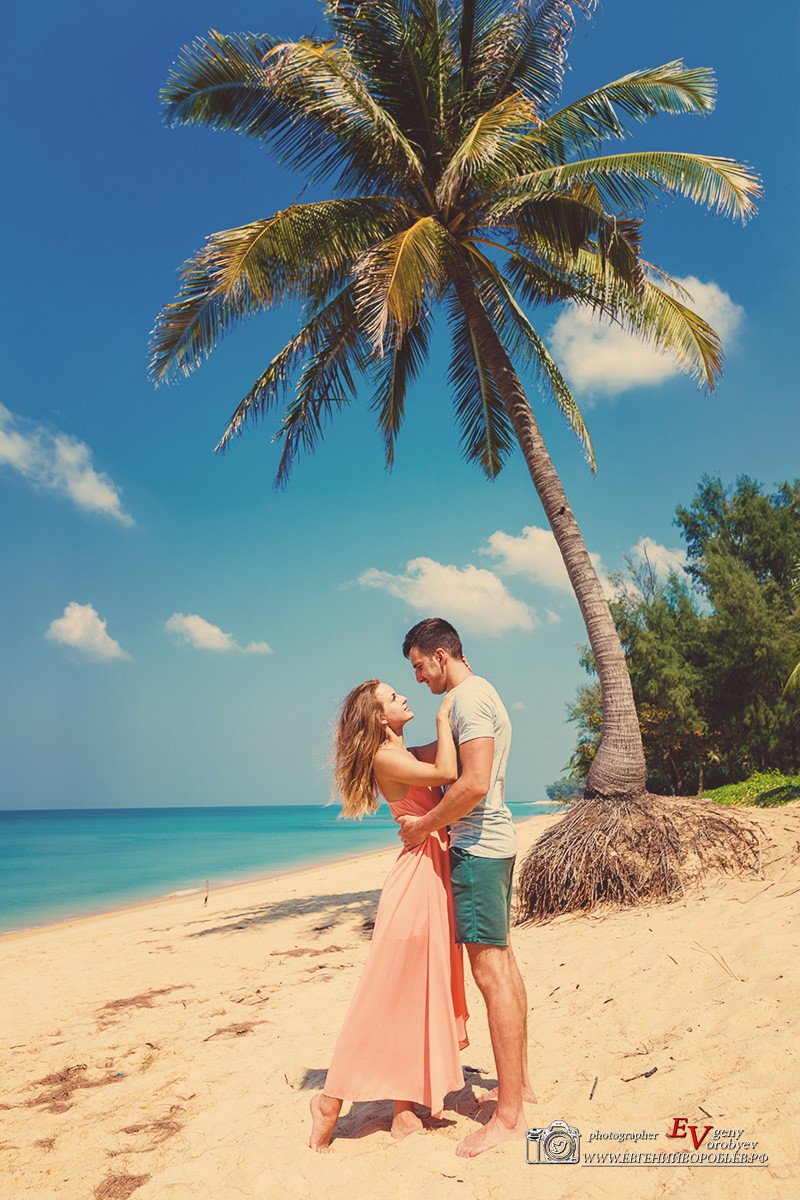фотосессия лавстори фотограф Пхукет Phuket море пляж пальма пара любовь