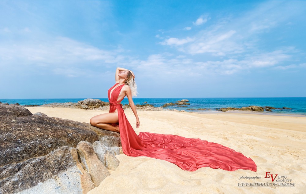 фотограф Пхукет фотосессия красивая сексуальная девушка пляж красное платье аренда идея поза место