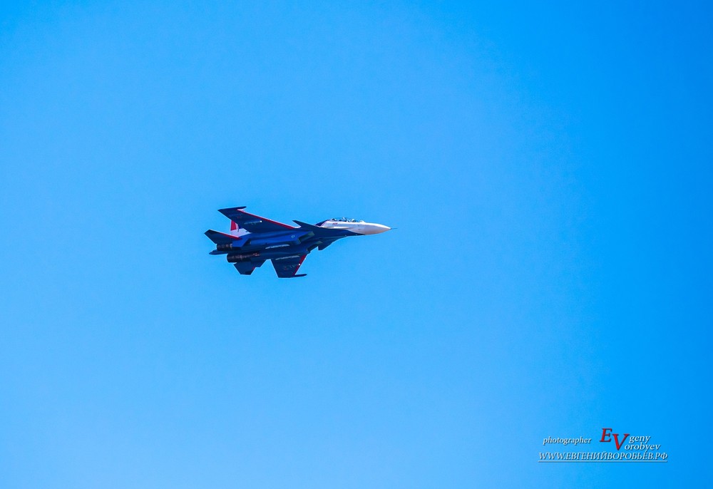 самолет военный небо истребитель су-30 Красноярск фотограф репортаж Русские витязи пилотаж аэрошоу