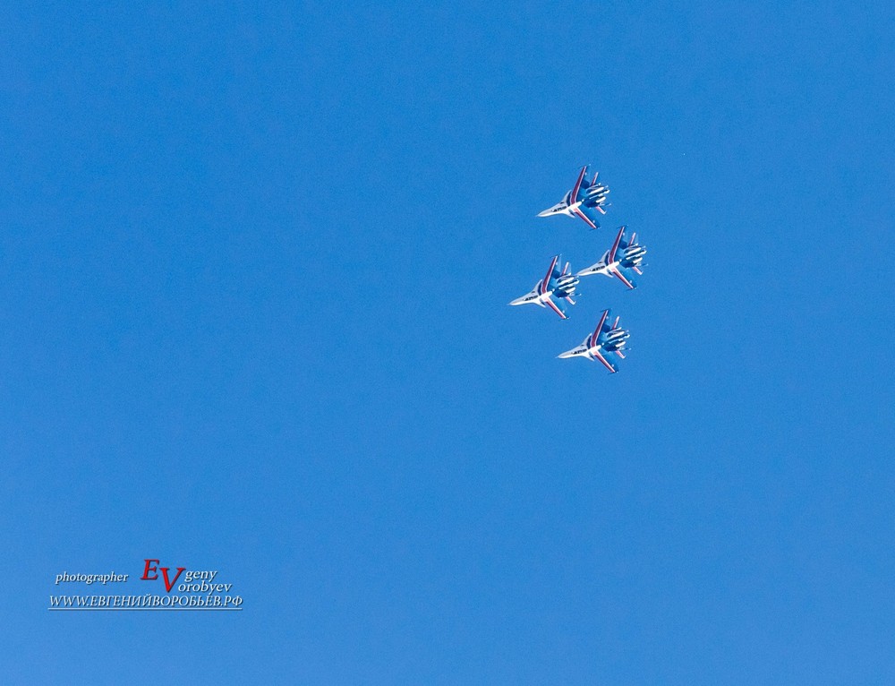 самолет военный небо истребитель су-30 Красноярск фотограф репортаж Русские витязи пилотаж аэрошоу