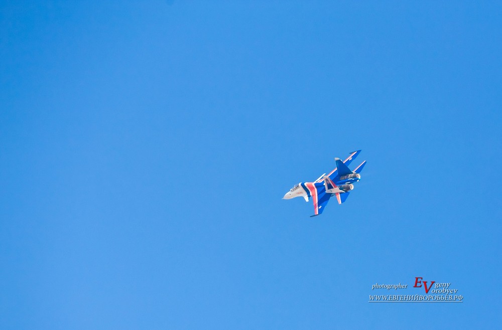 самолет военный небо истребитель су-30 Красноярск фотограф репортаж Русские витязи пилотаж аэрошоу