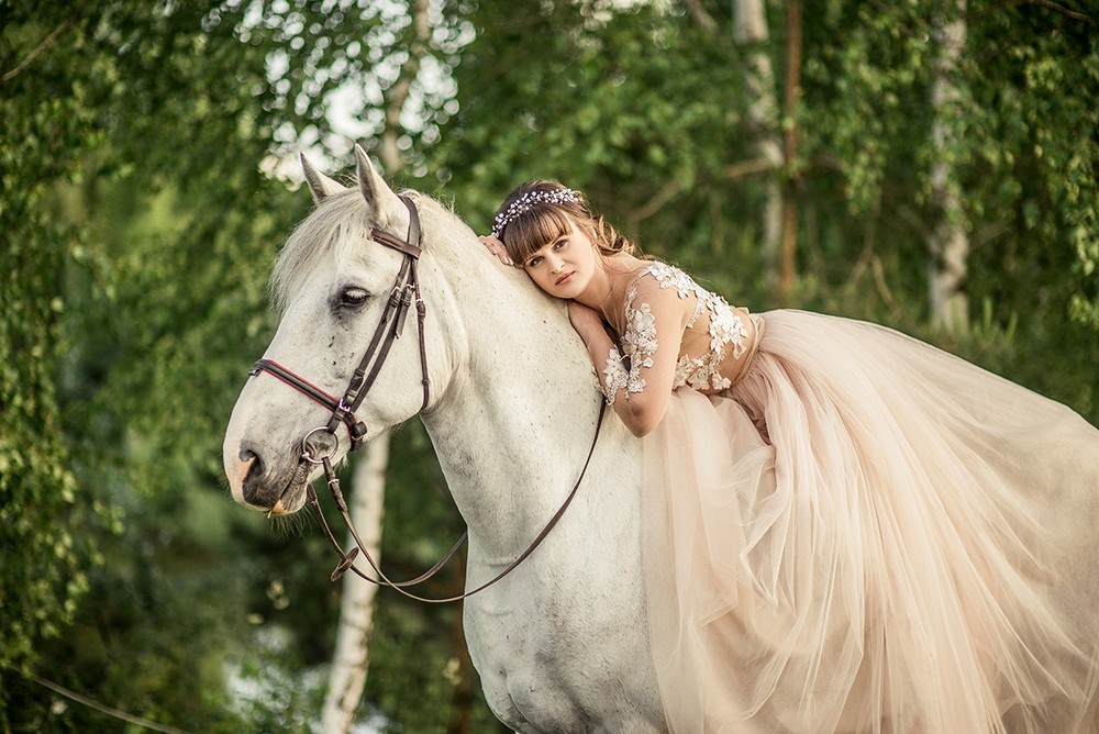 Женские портреты - Татьяна и лошадь