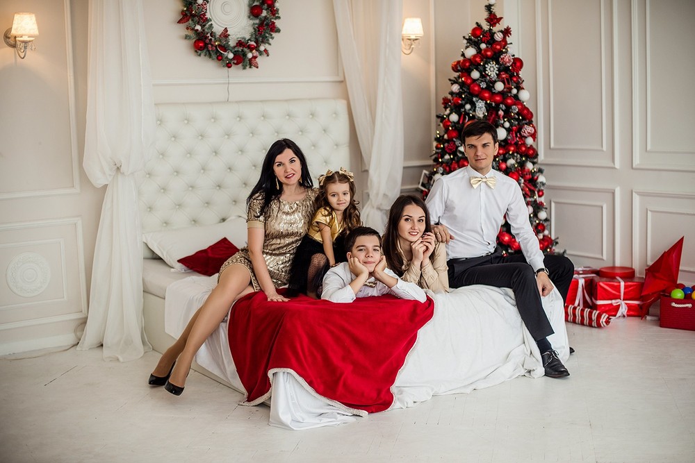 Новогодние серии - Ирина и семья