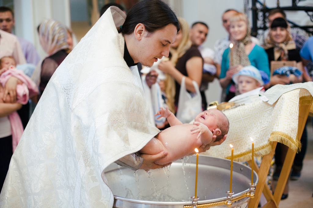 Фотоуслуги - Крестины - Фотосъемка крещения детей в городе Алексеевка. Выезд в другие города.