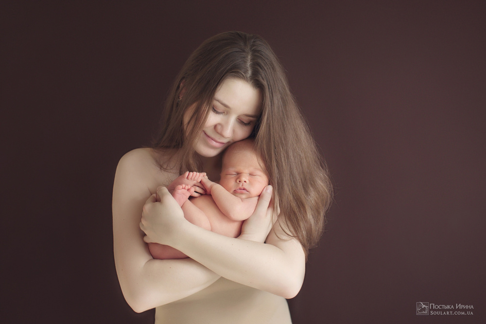 новорожденный сынок на руках у мамы фото