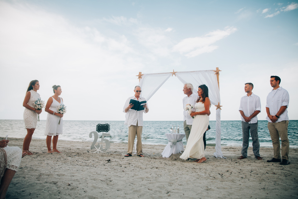 Robert and Elina beach wedding