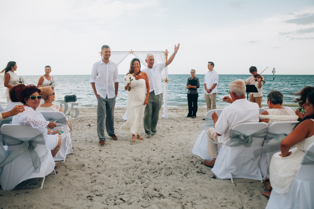 Robert and Elina beach wedding