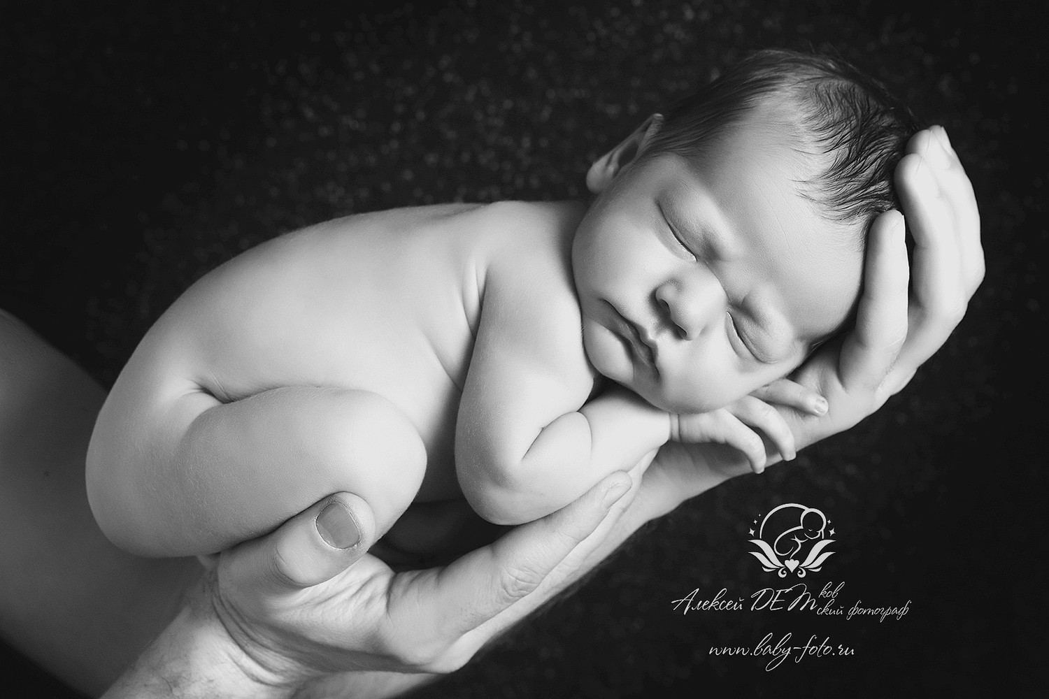 Фотосессия с новорожденным на руках