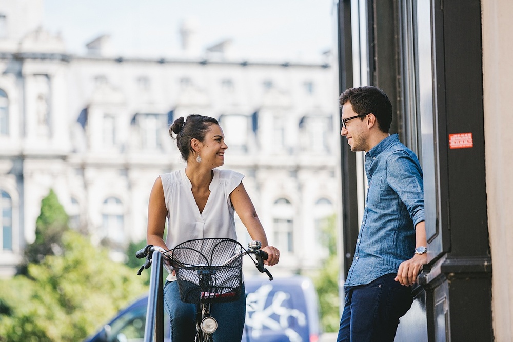 Влюбленные на велосипеде в Париже