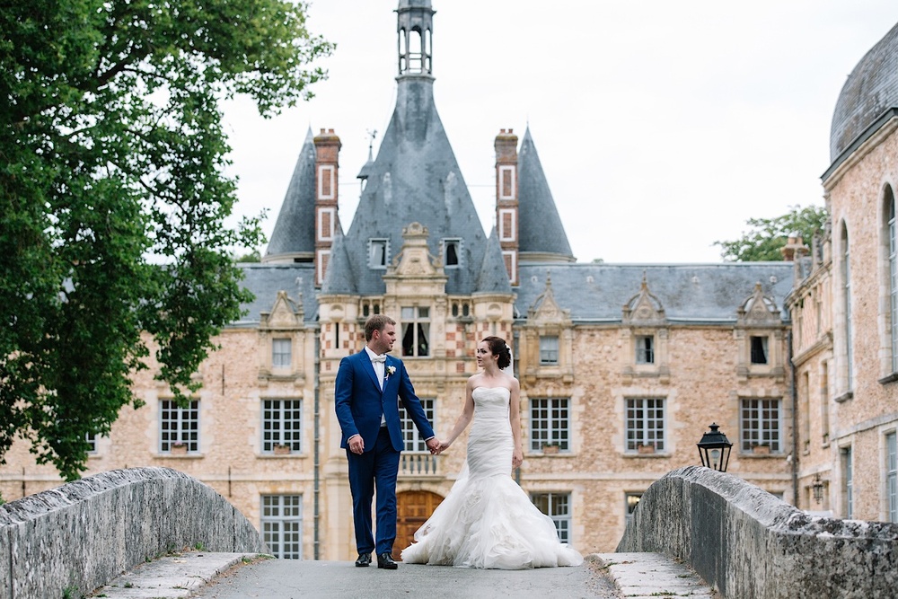 Платье невесты во Франции поражает окружающих