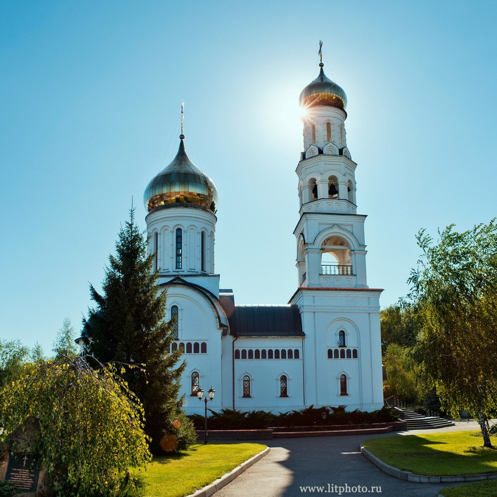 Храм уара. Церковь Уара в Вешках. Храм Святого мученика Уара. Храм в Вешках Алтуфьево. Церковь мученика Уара в Химках.