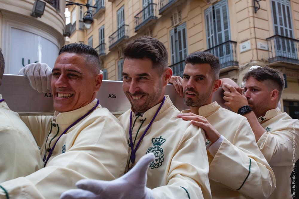 Semana Santa 2025, Domingo de Ramos, Lágrimas y Favores