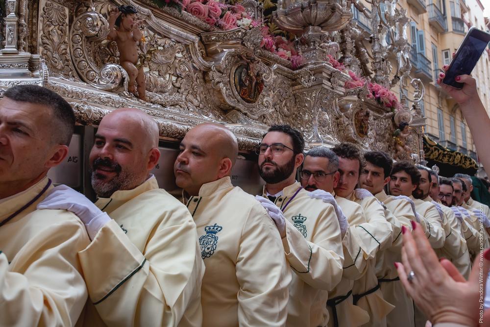 Semana Santa 2025, Domingo de Ramos, Lágrimas y Favores