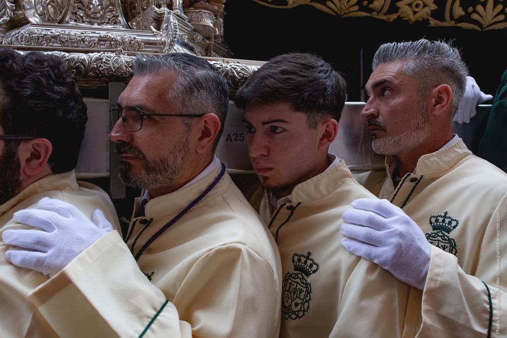 Semana Santa 2025, Domingo de Ramos, Lágrimas y Favores