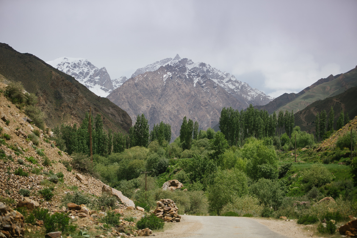 Таджикистан горы. Памир Таджикистан. Памирские горы в Таджикистане. Памир бартангская Долина. Природа Таджикистана Памир.