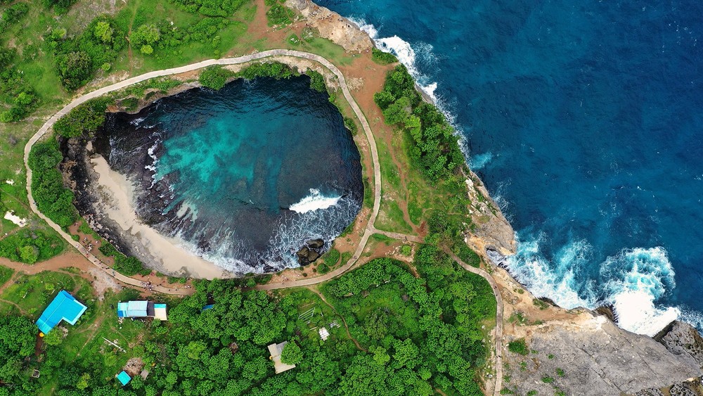 DRONESTORY
