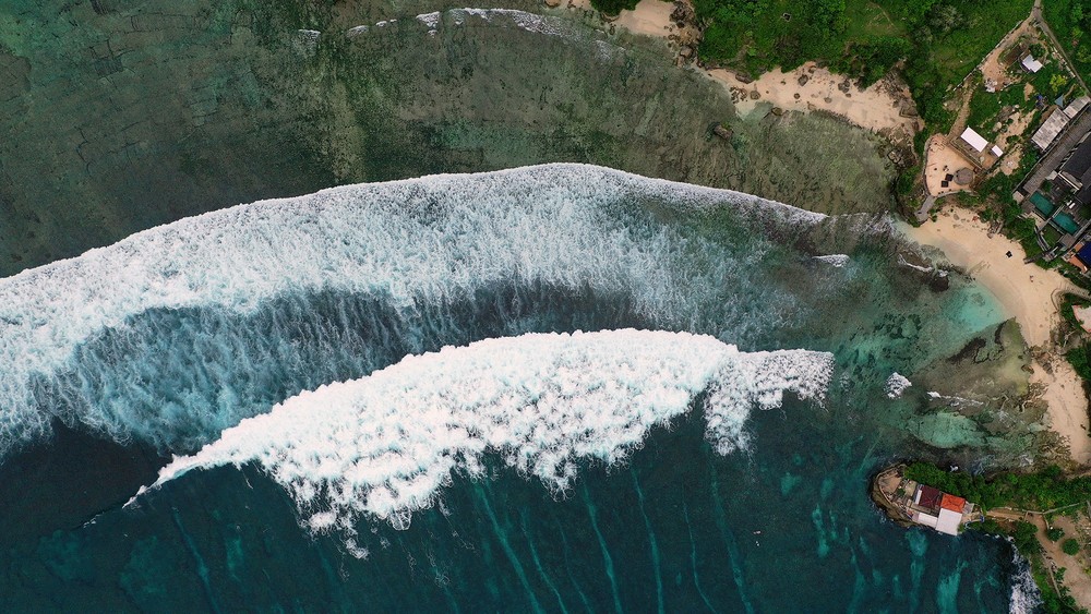 DRONESTORY