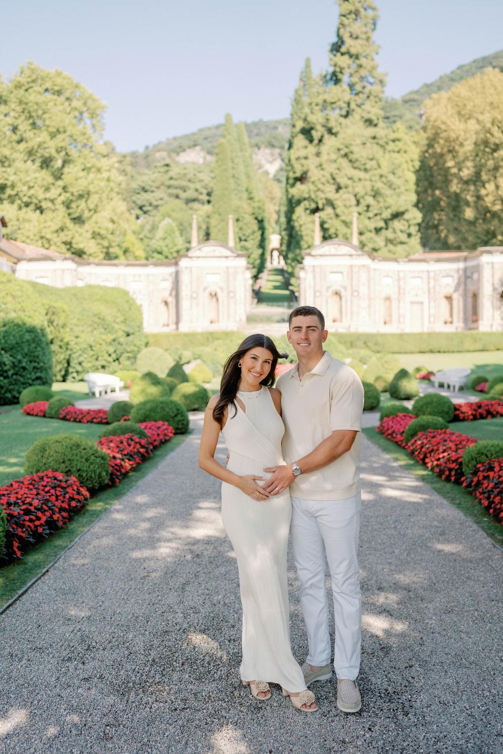 Pregnancy announcement. Villa D'Este. Lake Como