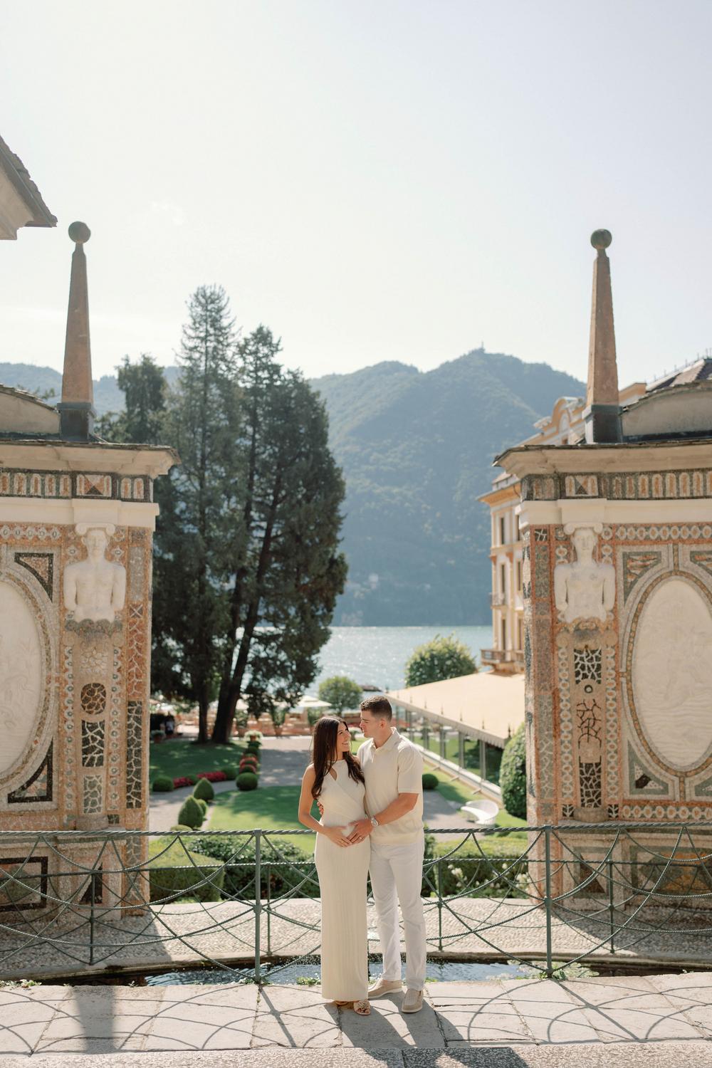 Pregnancy announcement. Villa D'Este. Lake Como