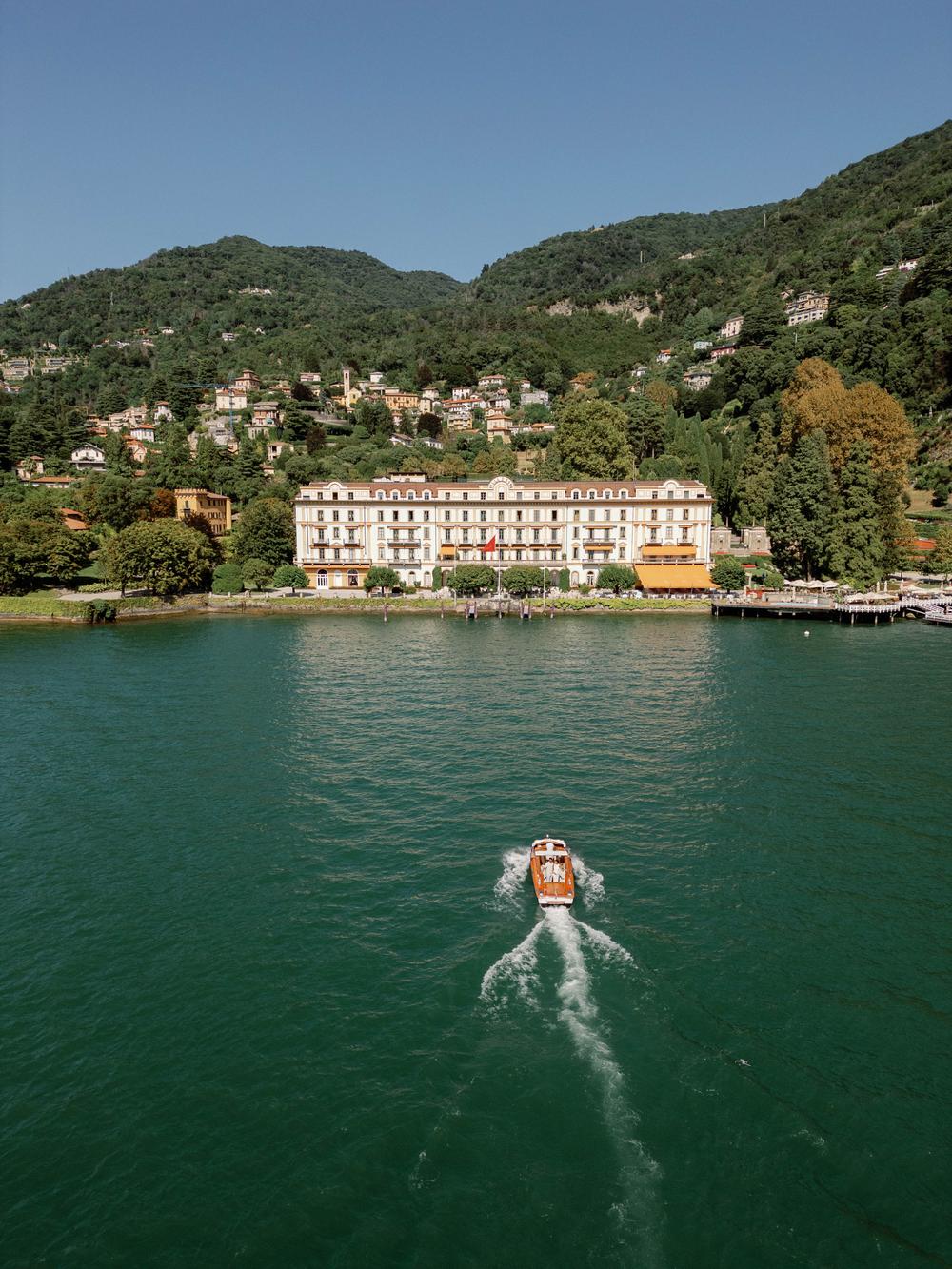 Pregnancy announcement. Villa D'Este. Lake Como