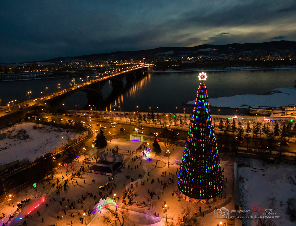 фото Красноярска с высоты квадрокоптер Новый год ёлка праздник Енисей