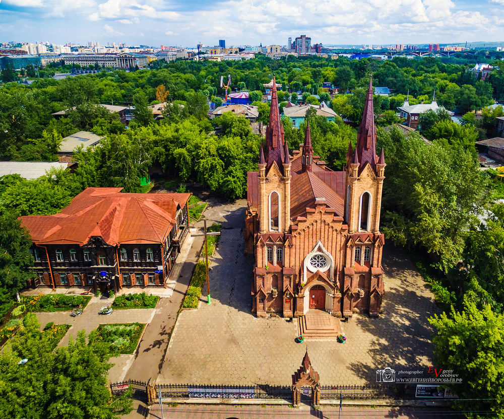 органный зал Красноярск фото с высоты католический храм квадрокоптер