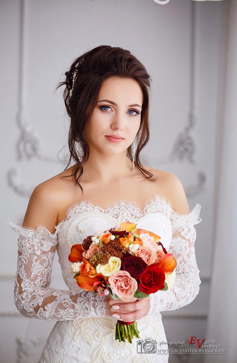 лучший свадебный фотограф фотосессия Красноярск невеста платье букет