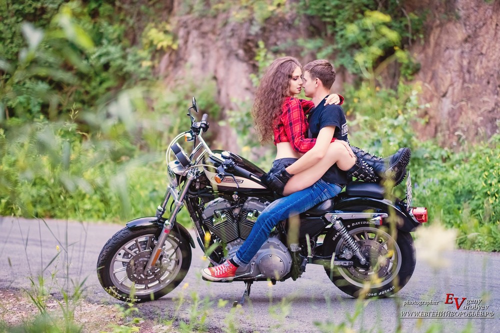 фотосессия лавстори фотограф Красноярск байк Харлей lovestore мотоцикл  Harley-Davidson