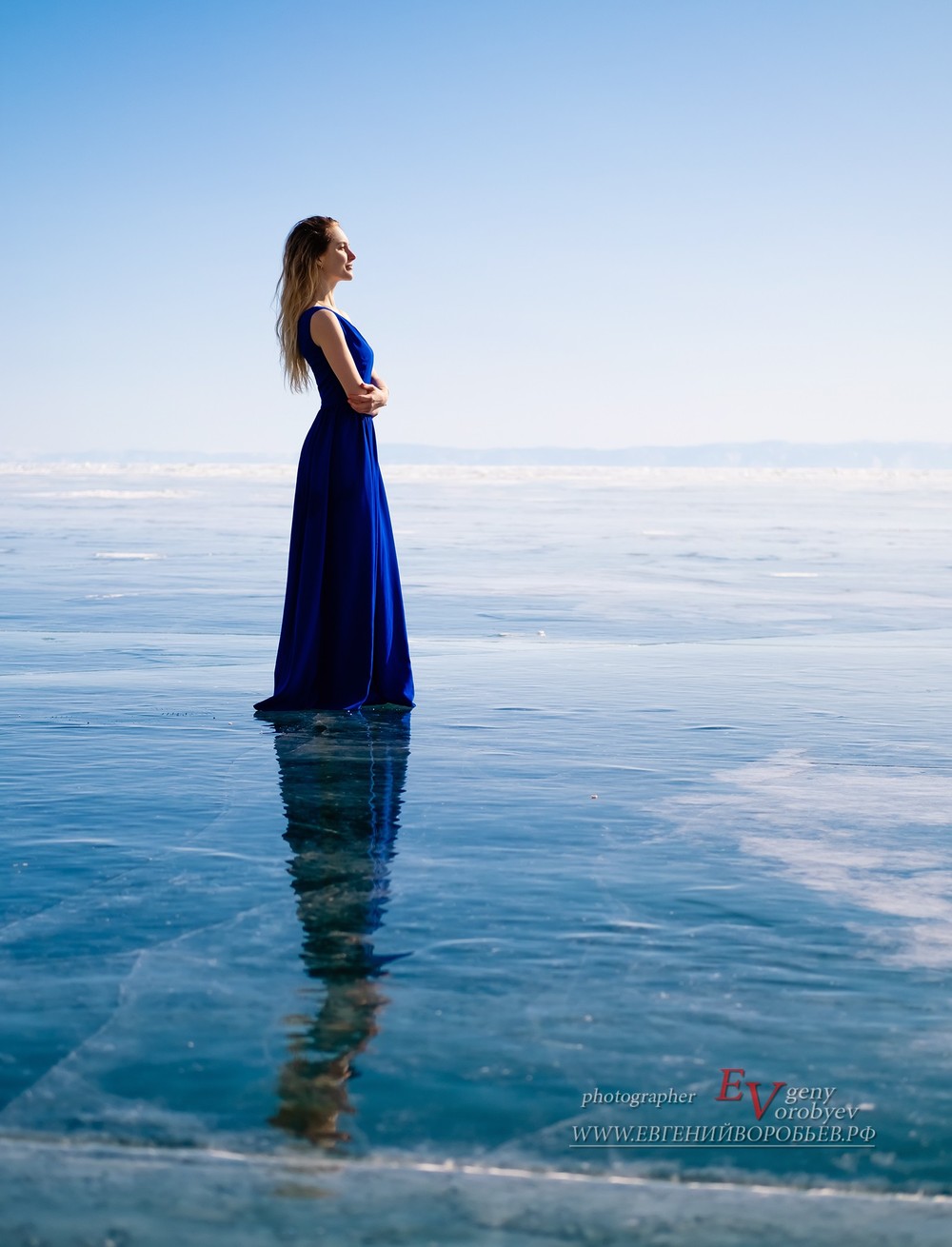 озеро Байкал фотограф фотосессия Красноярск  красивая платье лед