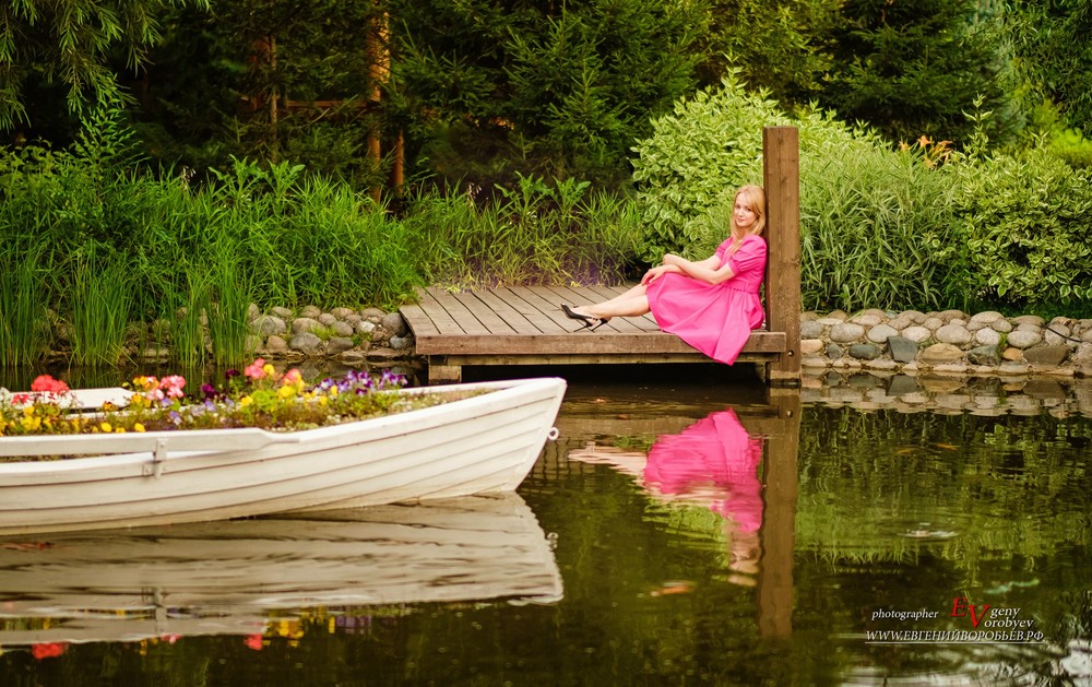 фотограф фотосессия в Красноярске красивая девушка парк сады мечты платье прическа макияж визажист