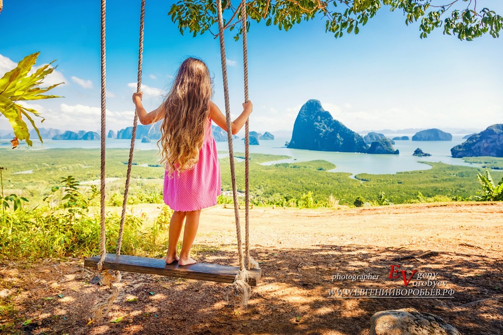 фотограф семейная фотосессия Пхукет Phuket детская красивый пляж острова девочка качели