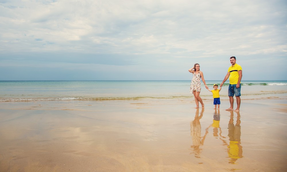 семейная детская фотосессия фотограф Пхукет phuket пляж море песок пальмы Таиланд