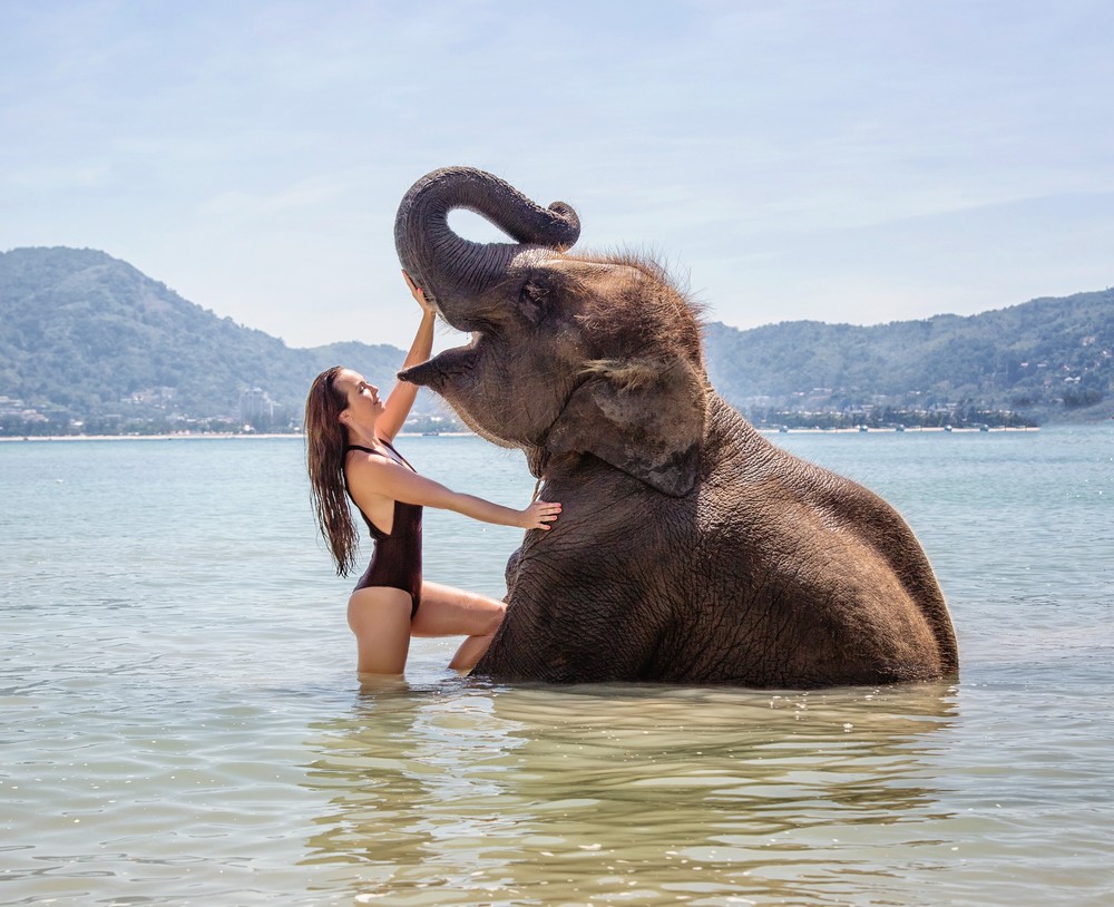 фотограф фотосессия Пхукет Таиланд купание слон красивая девушка пляж купальник