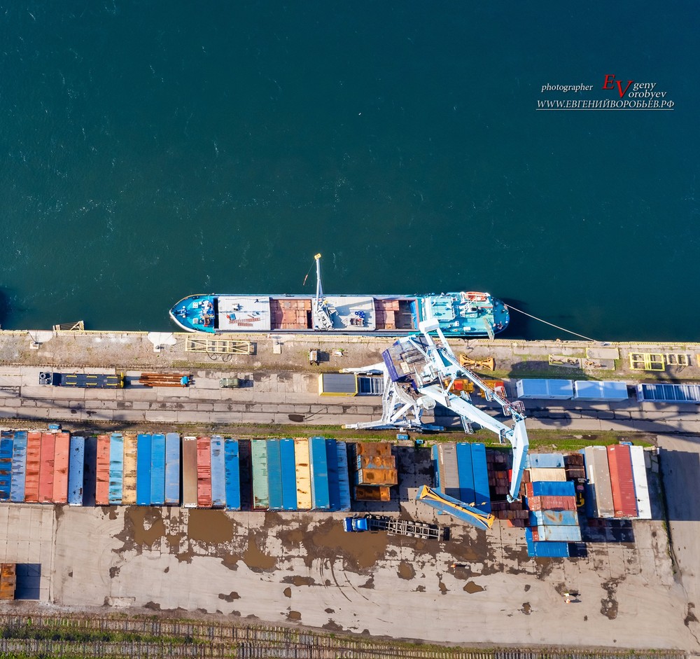 Енисей корабль порт кран промышленная фотосъемка Красноярск контейнер перевозка