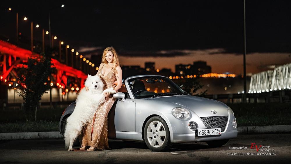 красивая фотосессия красноярск девушка автомобиль собака самоед кабриолет фотограф  платье